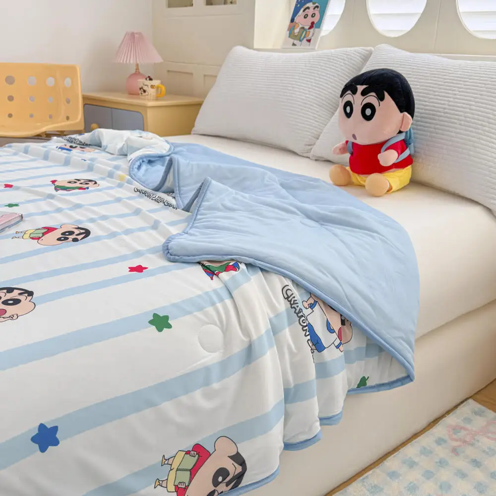 Home Office Gear - ผ้าห่มลายการ์ตูนชินจังน่ารักสำหรับฤดูร้อน ใช้ในบ้าน งีบหลับได้ ใช้ในออฟฟิศ ของขวัญ ซักเครื่องได้